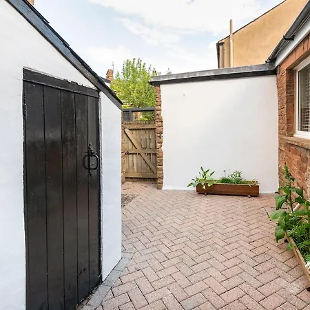 A Spacious Terraced Townhouse * Penrith