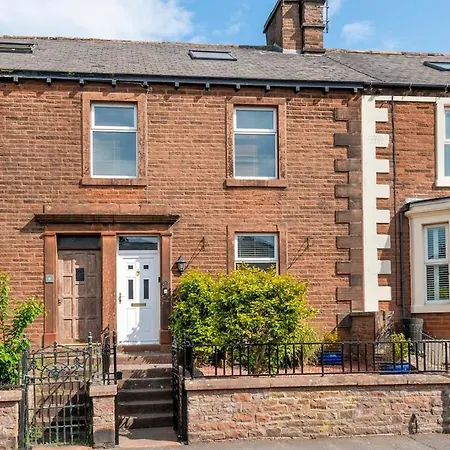 A Spacious Terraced Townhouse * Penrith
