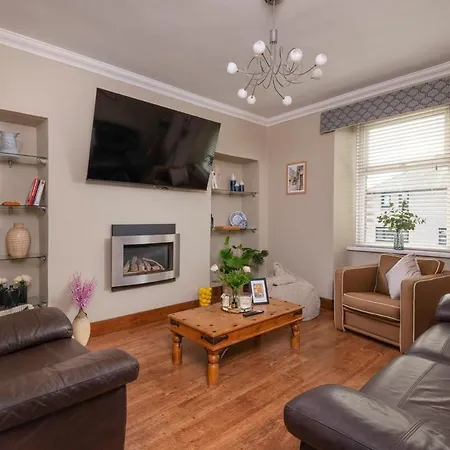 Nyaraló A Spacious Terraced Townhouse *
